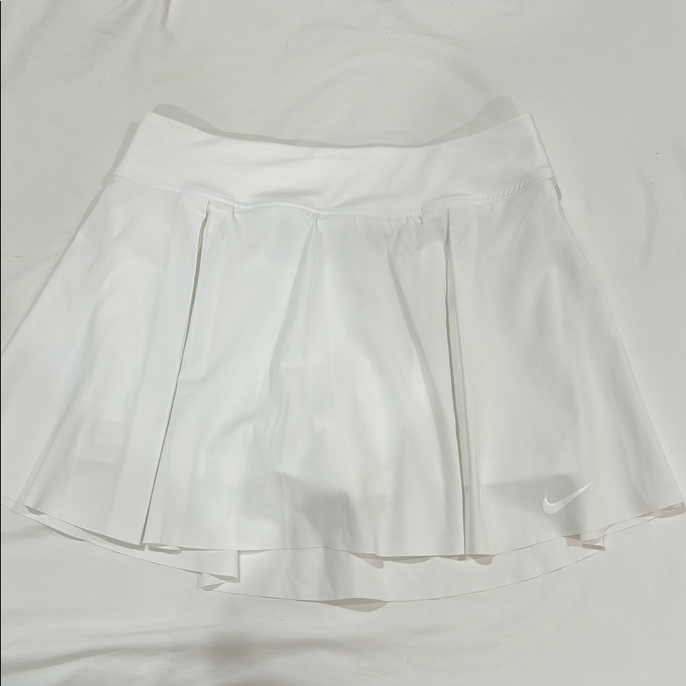 Nike white skirt size medium
